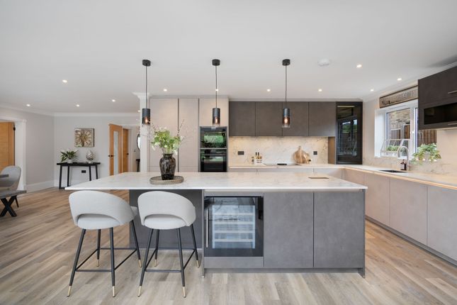 65 Joiners Lane, Gerrards Cross photo 2