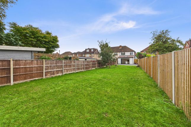 59, Garden Road, Walton-On-Thames photo 2