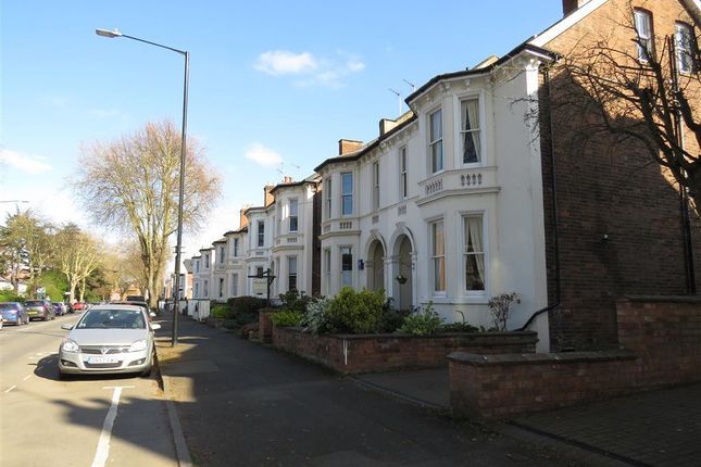 Flat to rent in Avenue Road, Leamington Spa