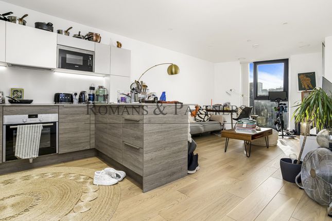 Flat for sale in Kingsland High Street, Dalston