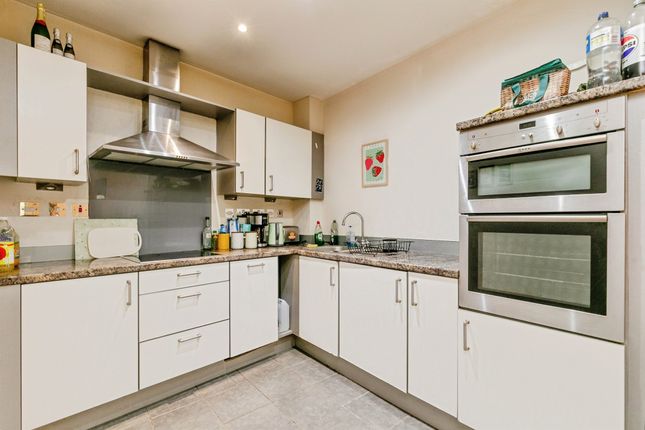 Flat 2, Harbour House, 150, Hotwell Road, Bristol photo 3