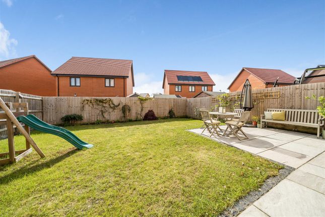 End terrace house for sale in Burgoyne Avenue, Wootton, Bedford