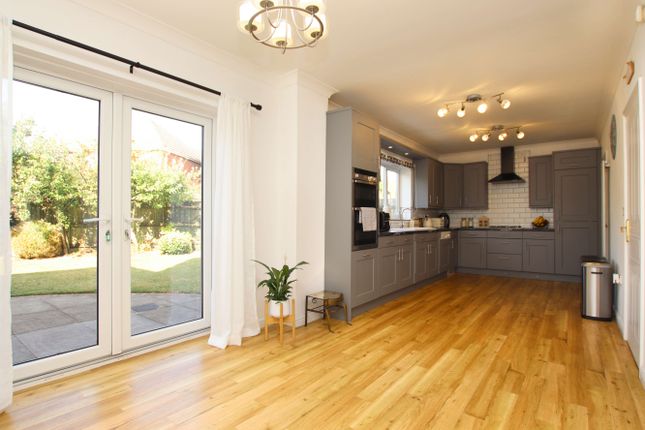 29, Clos Brenin, Pontyclun photo 4