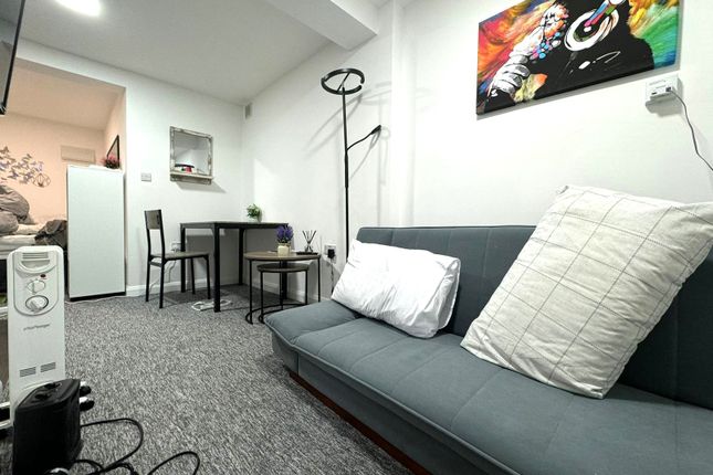 Studio to rent in Clapton Square, London