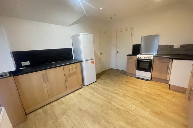 Flat to rent in Flat 5, 14 Avenue Road, Doncaster, South Yorkshire