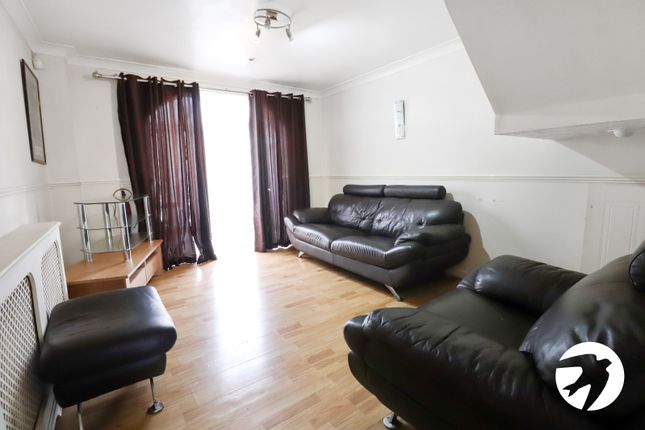 17, Turnbury Close, London photo 2
