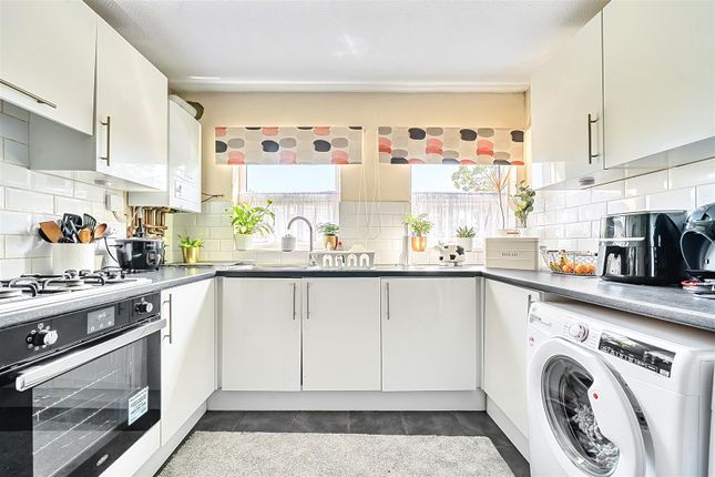 148, Aspen Drive, Wembley photo 4