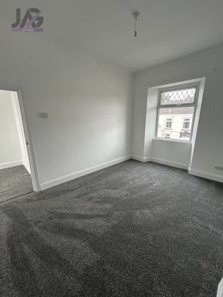 Flat 2, Llanelli photo 5