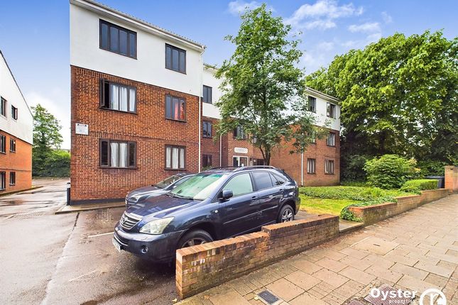 Thumbnail Flat for sale in Station Road, New Barnet