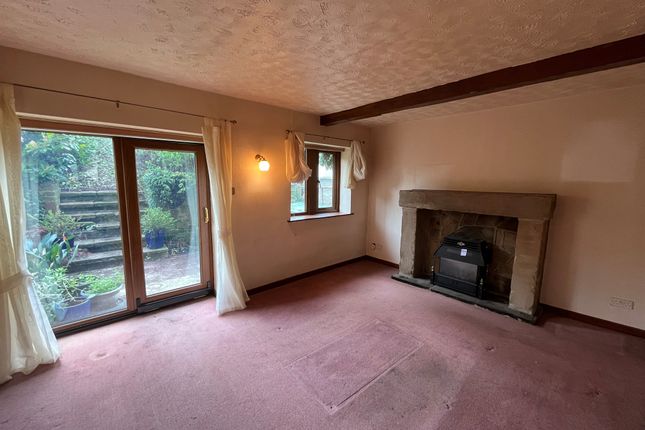 14, Fearnley Court, Holmfirth photo 3