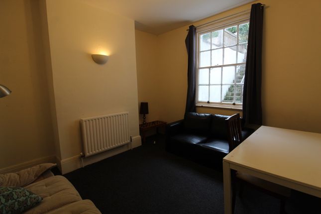 Terraced house to rent in Upper North Street, Brighton