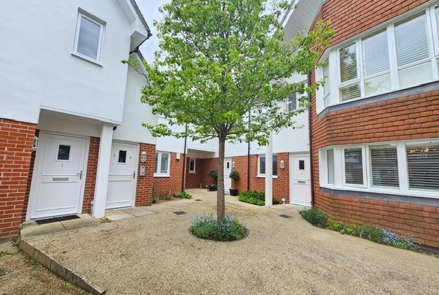 Flat to rent in Latimer Street, Romsey