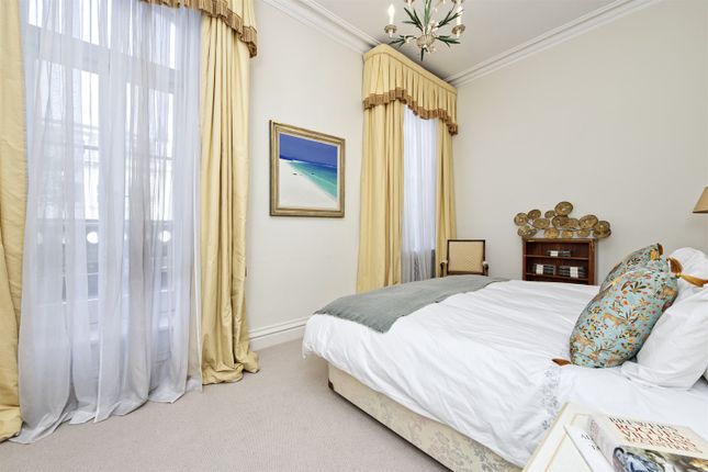 Flat to rent in Ennismore Gardens, London