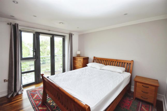 Flat to rent in Tallow Road, Brentford