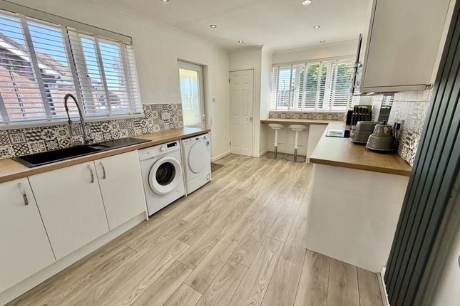 120, Elliots Drive, Yeovil photo 2