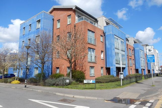 Flat for sale in Cleeve Way, Sutton