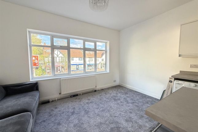 Flat 1, 42B, Banstead Road, Carshalton photo 4