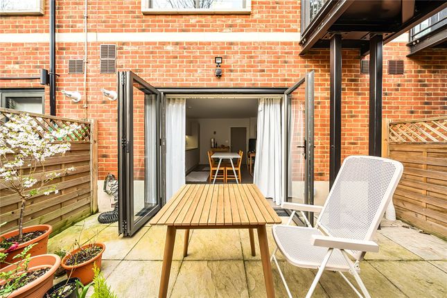 Flat 2, 13, Harlow Gardens, Kingston Upon Thames photo 4