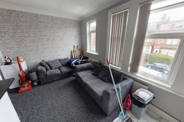 A Spacious And Well-Lit Contemporary Living Room F...