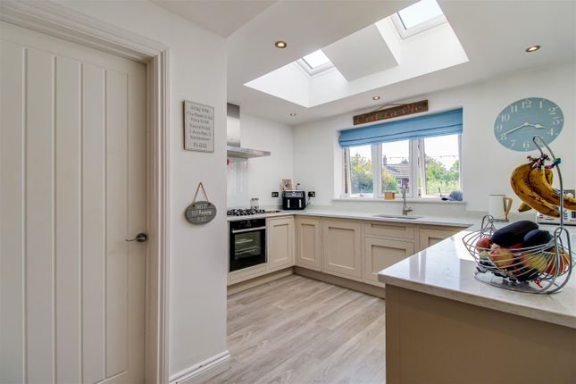 63, Pledwick Lane, Wakefield photo 4
