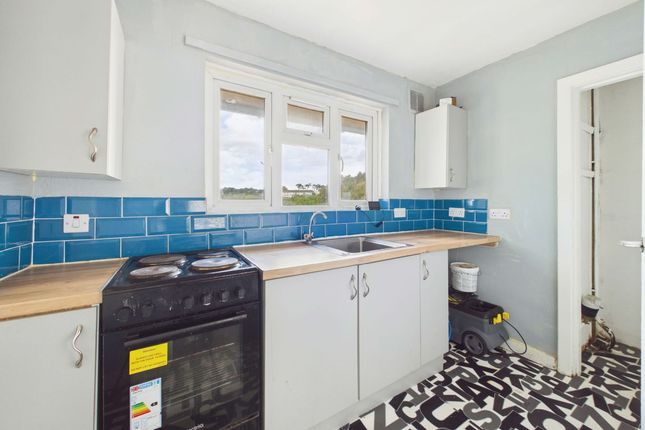 99 Pendennis Road, Torquay photo 4