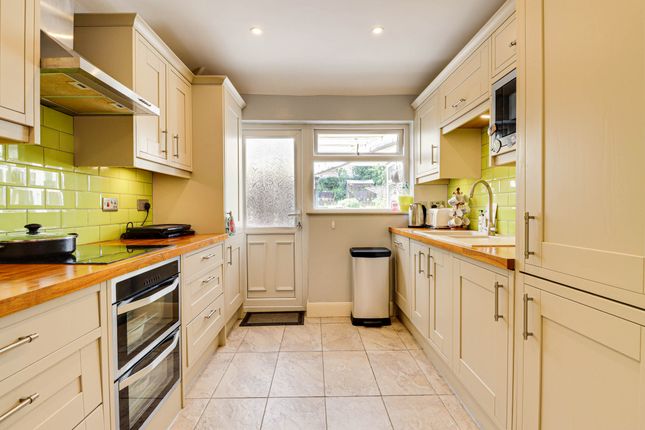 28, Driftwood Avenue, Hertfordshire photo 3