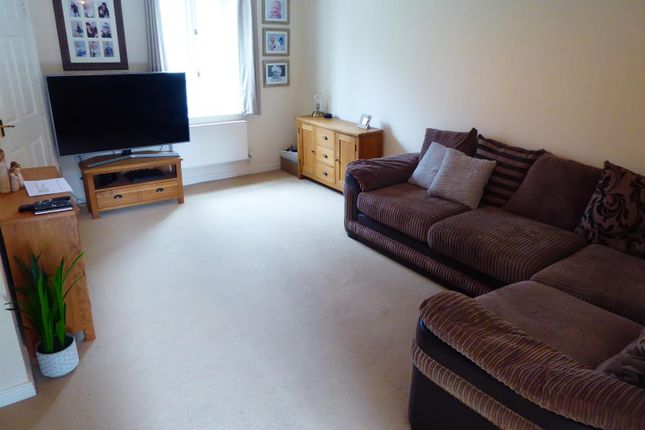 6, Downham Walk, Dursley photo 2