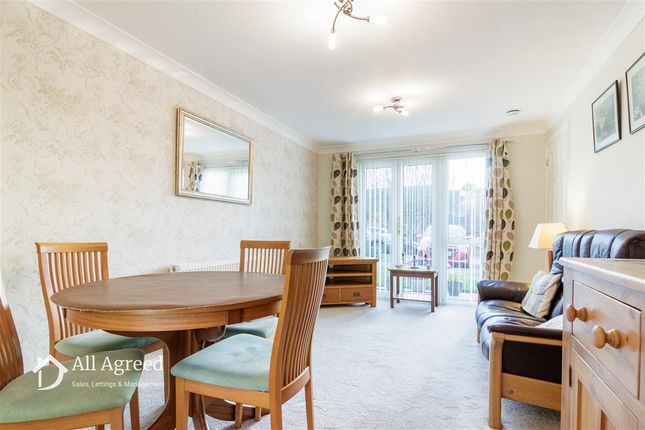 14, Top Farm Court, Kilburn photo 4