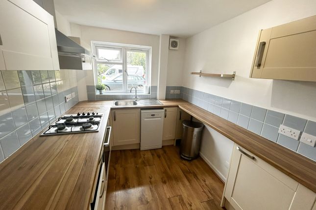 Flat 4, Old Forge Court, Pennington Cross, Lymington photo 3
