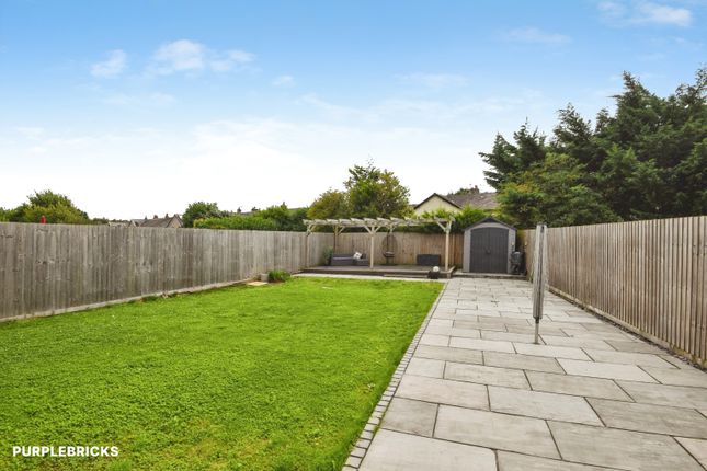 13, Oak Avenue, Lancaster photo 2