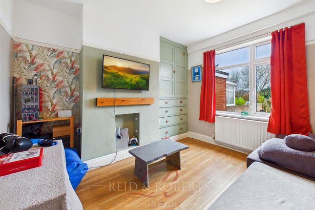 Esmor, Llinegr Hill, Holywell photo 4