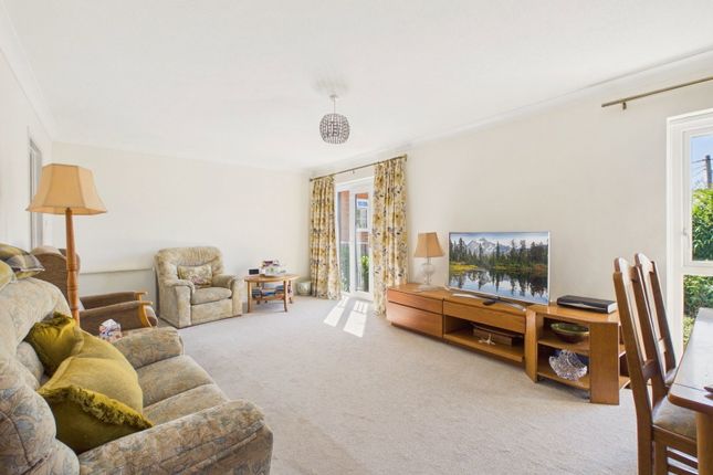 6, Farm Close, Horsham photo 3