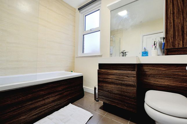 Bathroom.Jpg