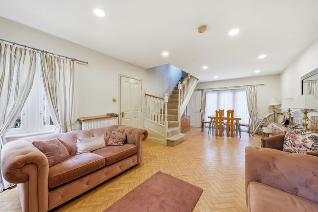 8 Montpellier Mews, Salford photo 4