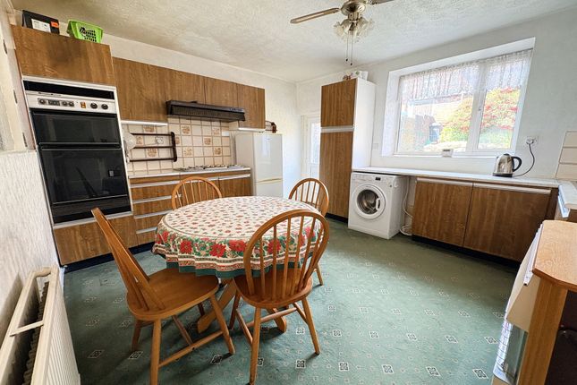661 Blackburn Road, Bolton photo 2