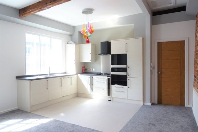 Flat to rent in Cheapside, Wakefield