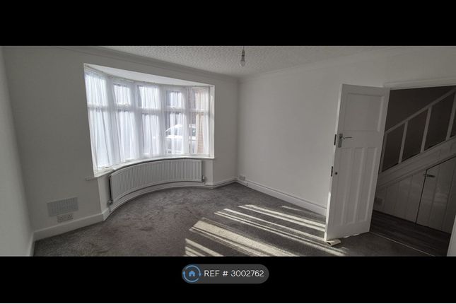 Berkeley Avenue, Hounslow photo 3