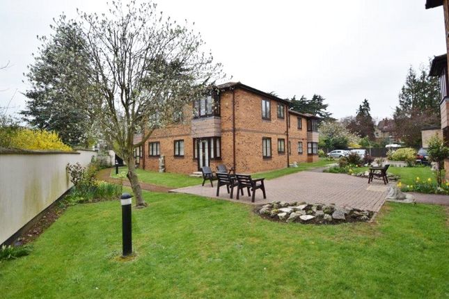 Flat for sale in Nixey Close, Slough, Berkshire