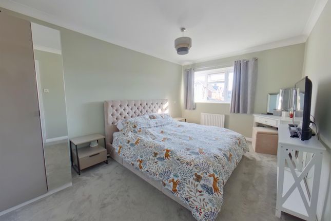 22, Tawny Owl Close, Fareham photo 2