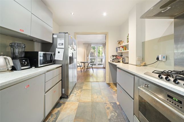 4, St Georges Court, Weybridge photo 2