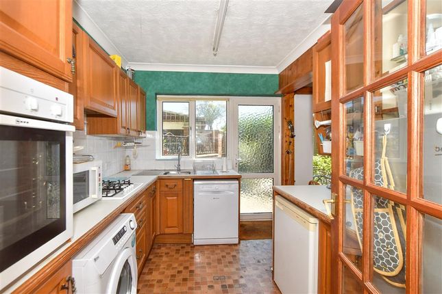 Chaseside Close, Romford photo 4