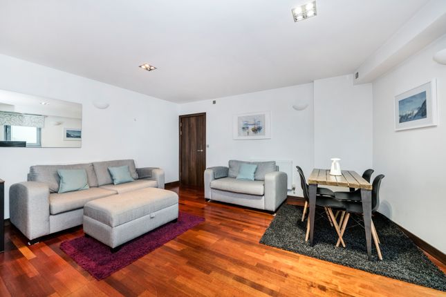 Flat for sale in Bridges Court, London