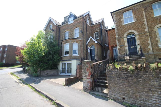 Thumbnail Flat to rent in Hunter Road, Guildford