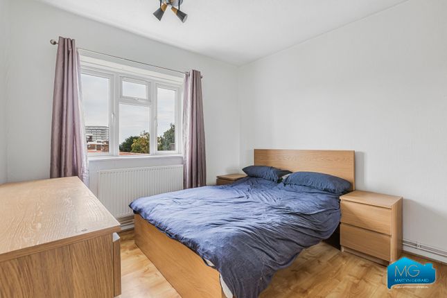 Oakleigh Park North, London photo 4