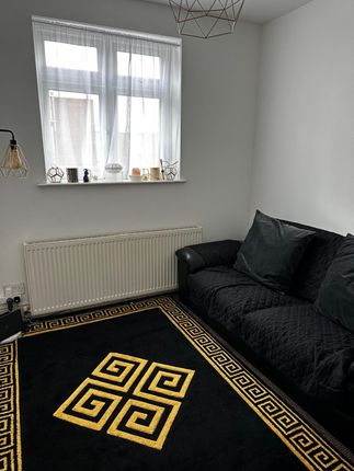 Thumbnail Flat to rent in New Bedford Road, Luton