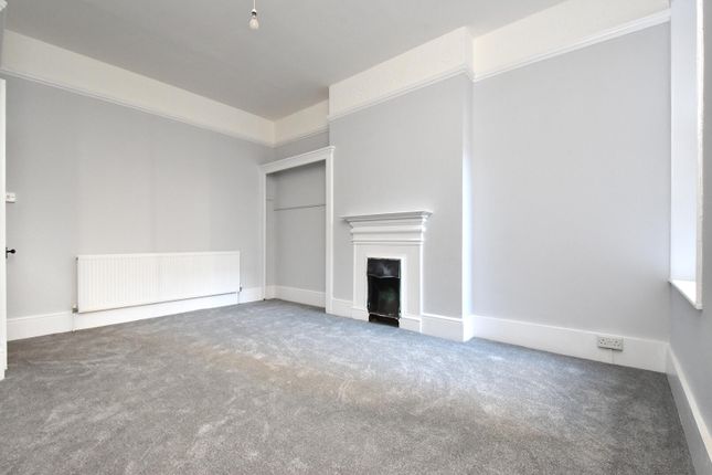 Flat 2, Brighton House, Camberwell Green, London photo 5