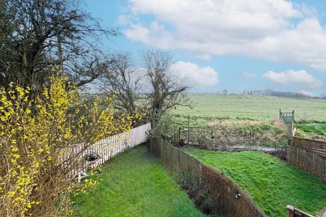 27, The Paddocks, Codicote photo 2