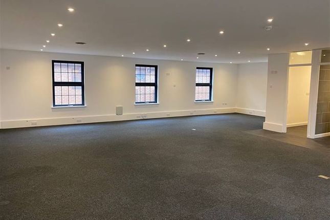 Thumbnail Leisure/hospitality to let in Suite 4, Maiden Lane Centre, Reading