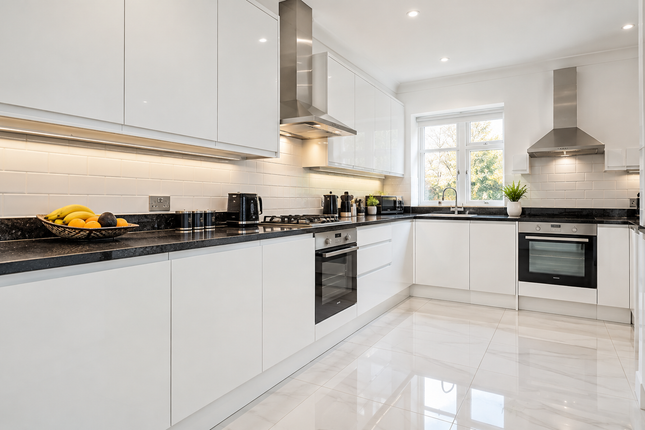 Room A, 20 Friary Road, London photo 4