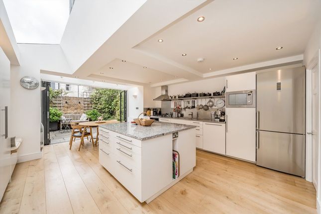 25, Cochrane Road, London photo 3
